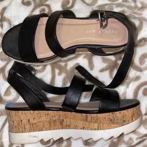 Worn maybe twice, selling because don’t fit